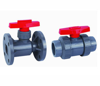 �������y